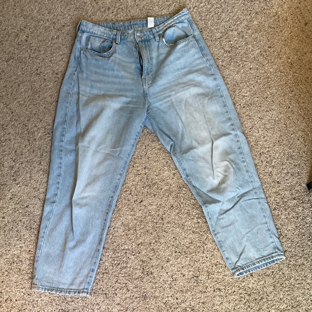 Light wash loose mom jeans